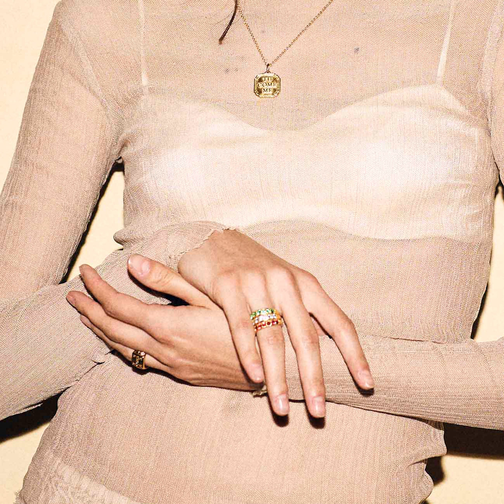 Alhaja Ring Dolores Red, vergoldet