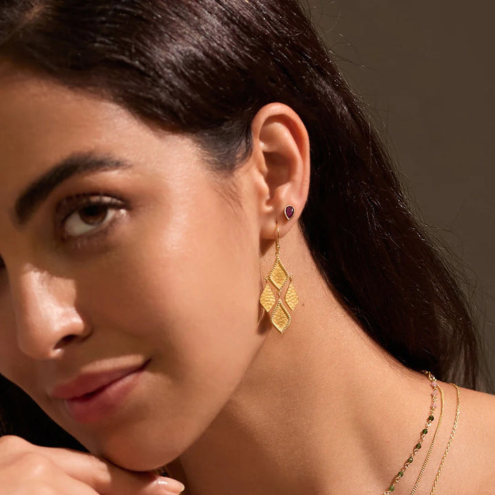 Satya Jewelry Ohrstecker All Love Garnet Stud, vergoldet