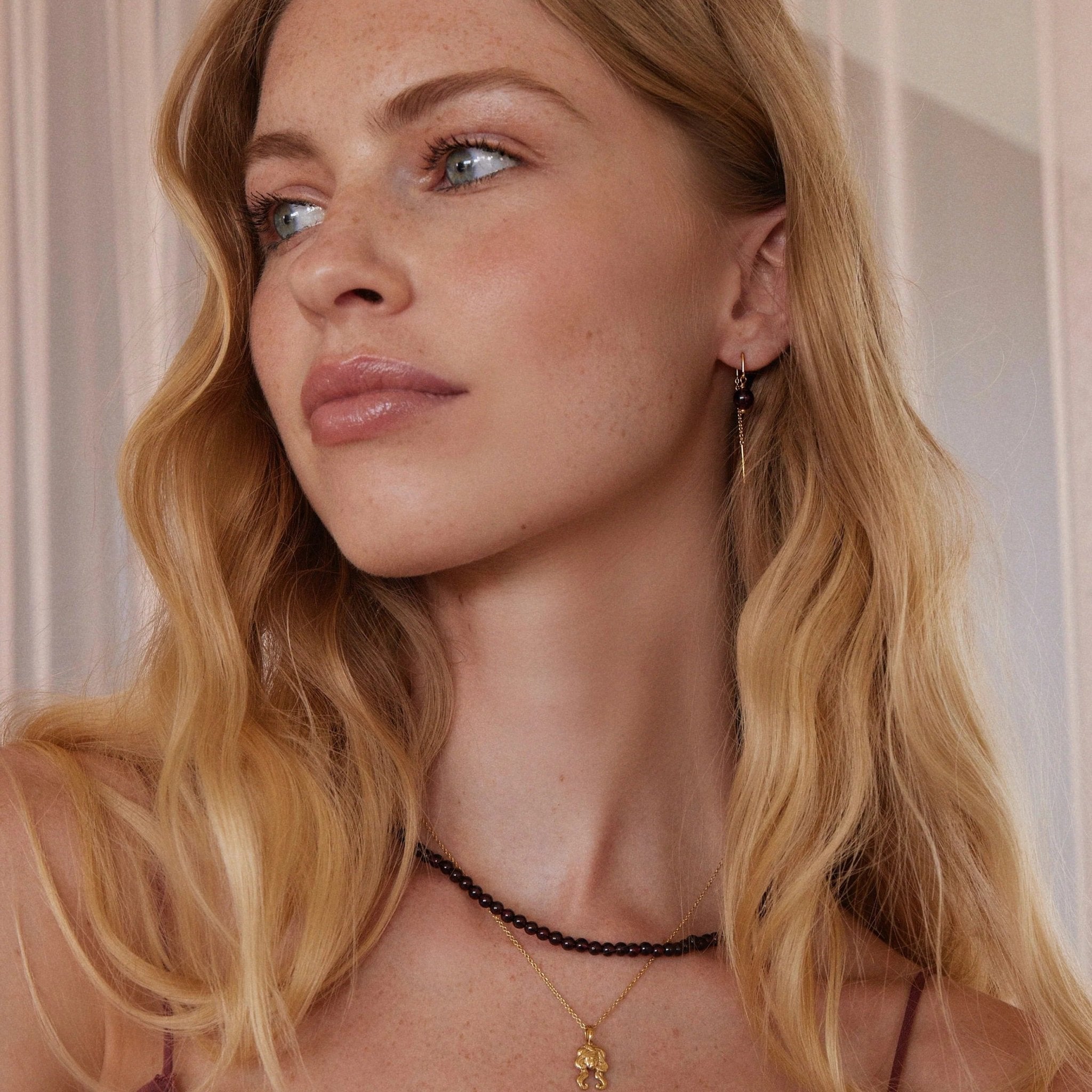 Jeberg Jewellery Kette Rouge Noir Granat, vergoldet