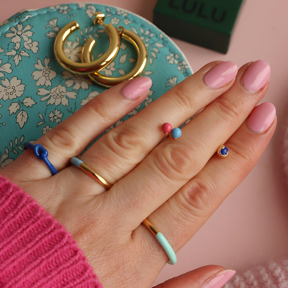 #farbe_gold, light blue