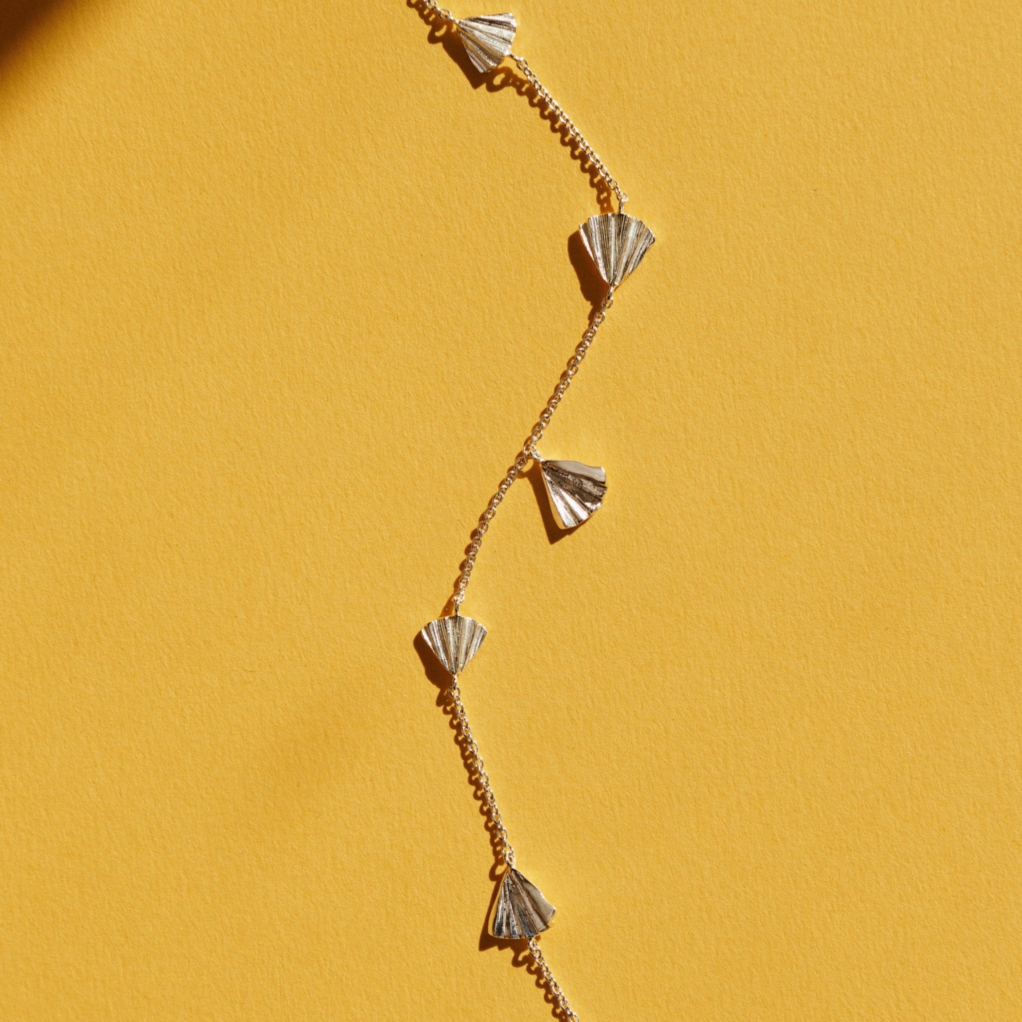 Pernille Corydon Armband Autumn Leaf, vergoldet