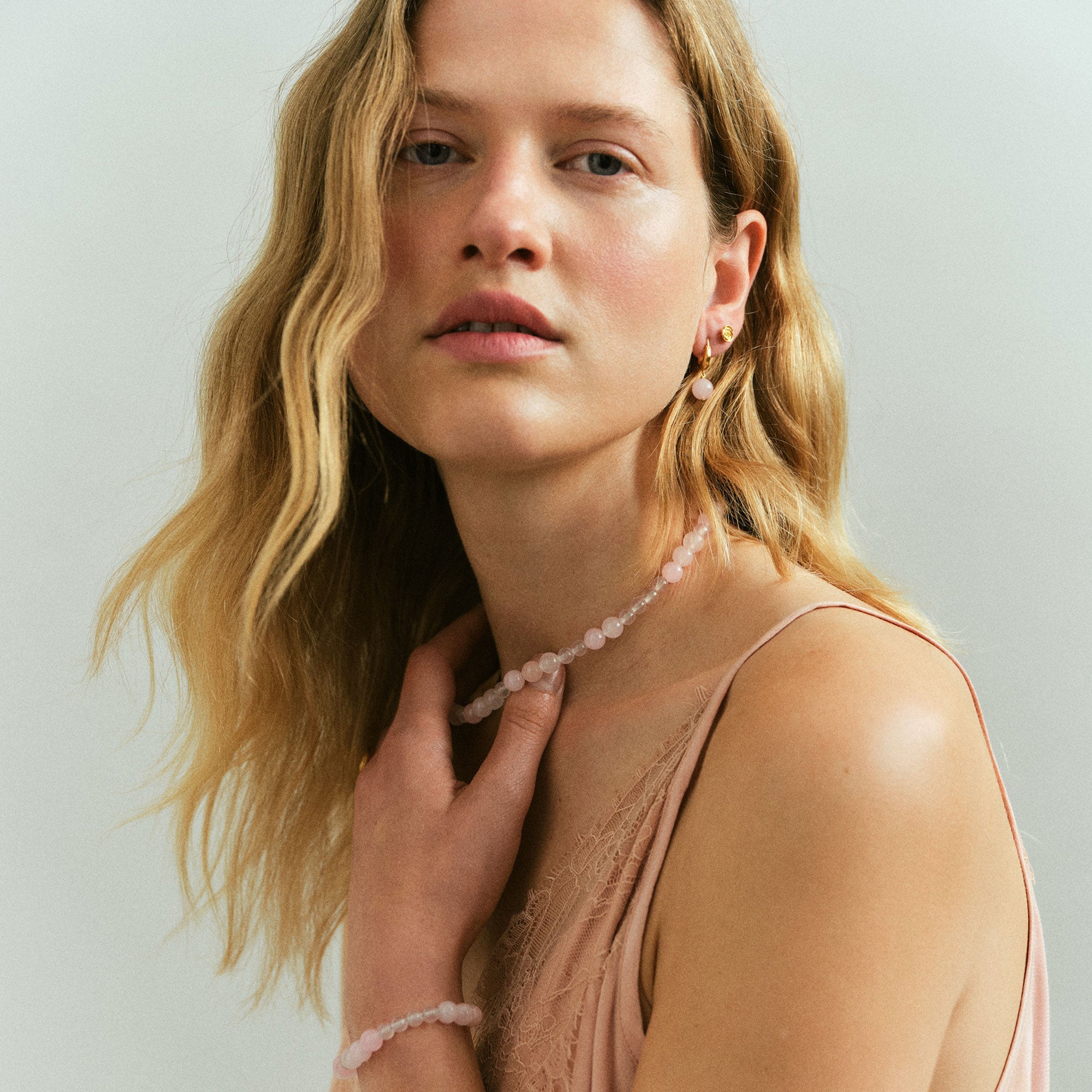 Pernille Corydon Ohrringe Blush, vergoldet