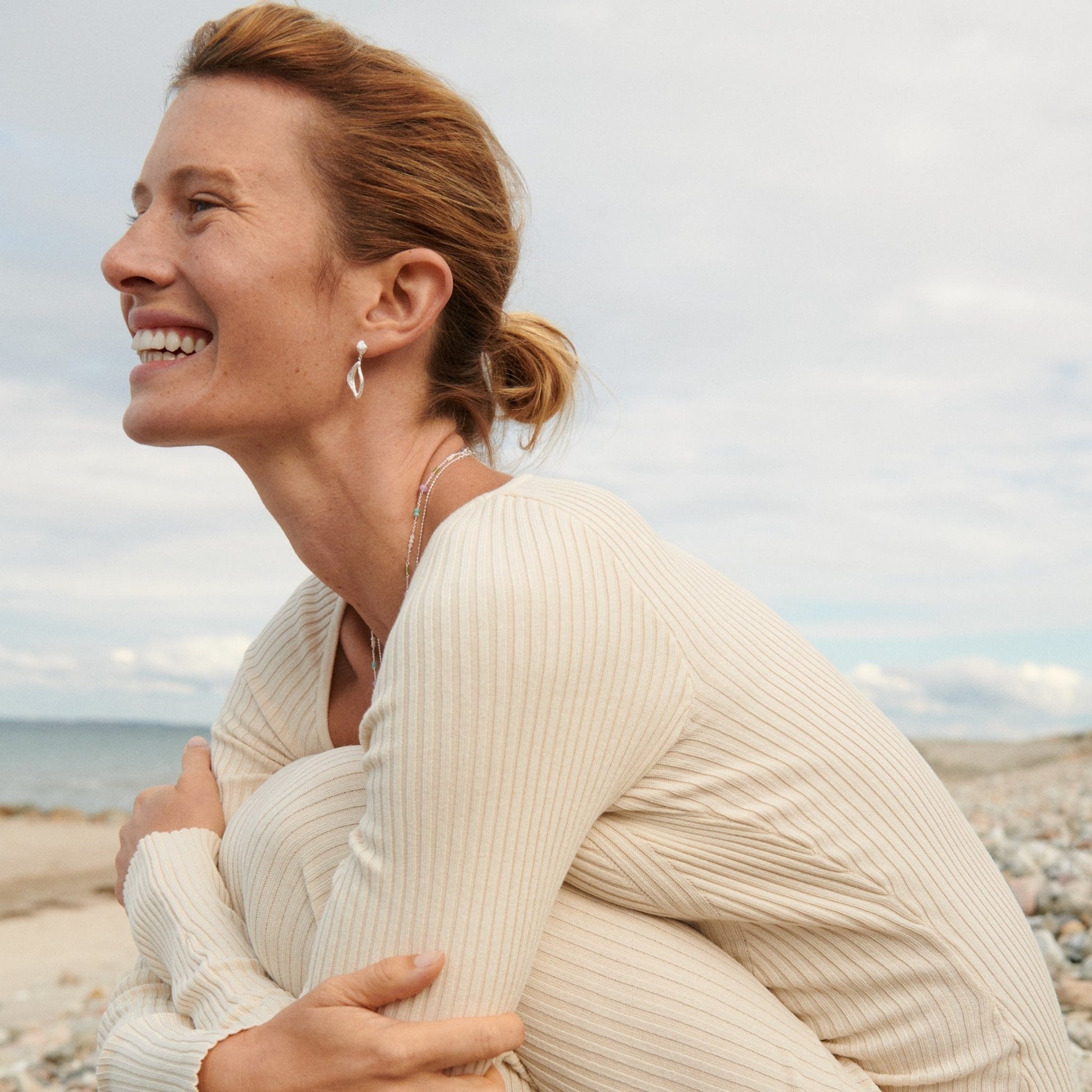 Pernille Corydon Ohrringe Flowing Dreams, vergoldet