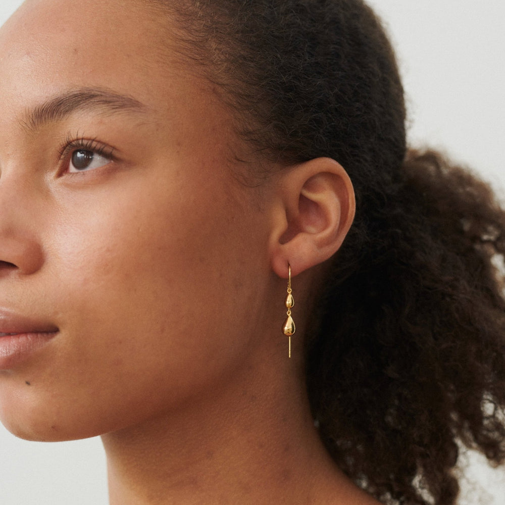 Pernille Corydon Ohrringe Rain Earchains, vergoldet