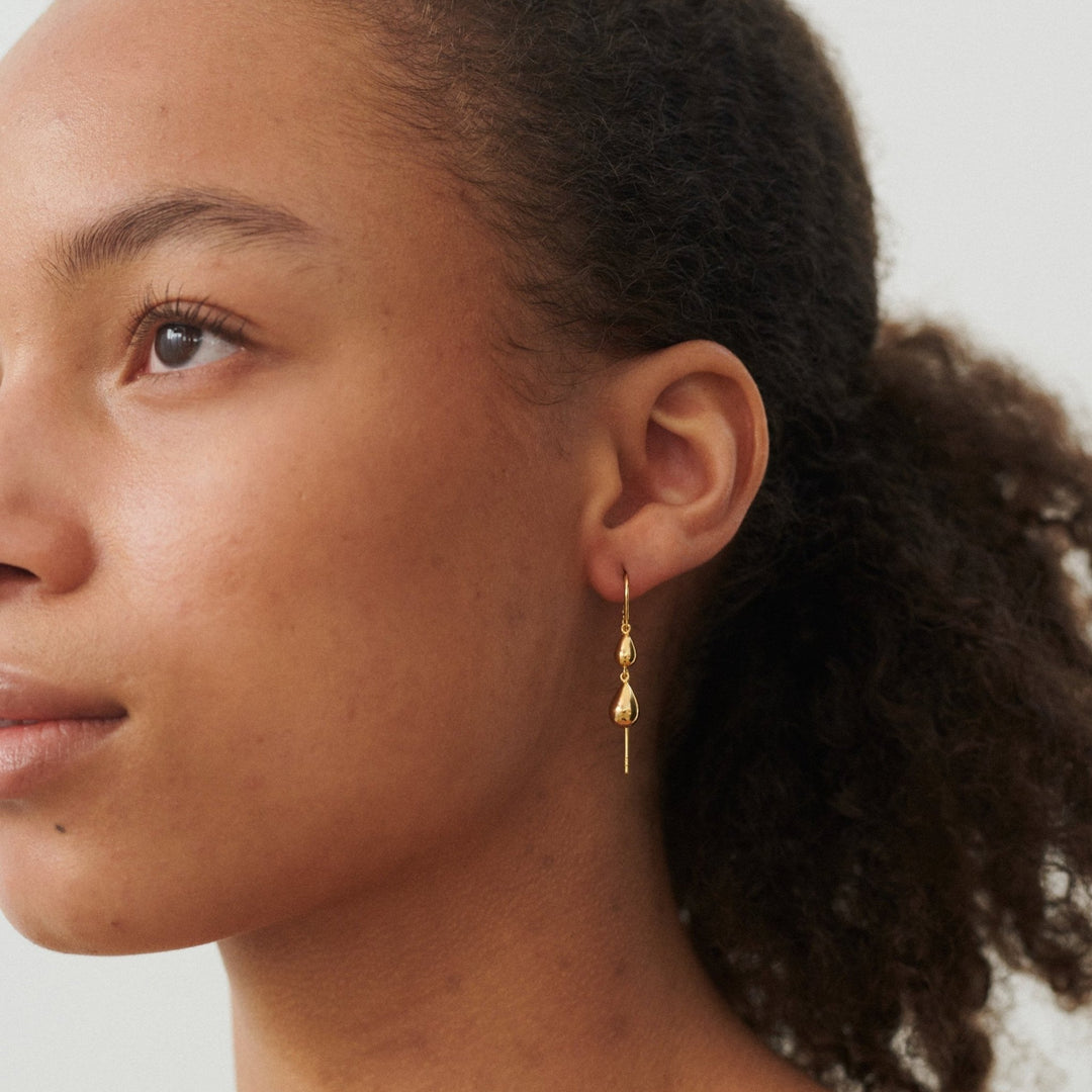 Pernille Corydon Ohrringe Rain Earchains, vergoldet