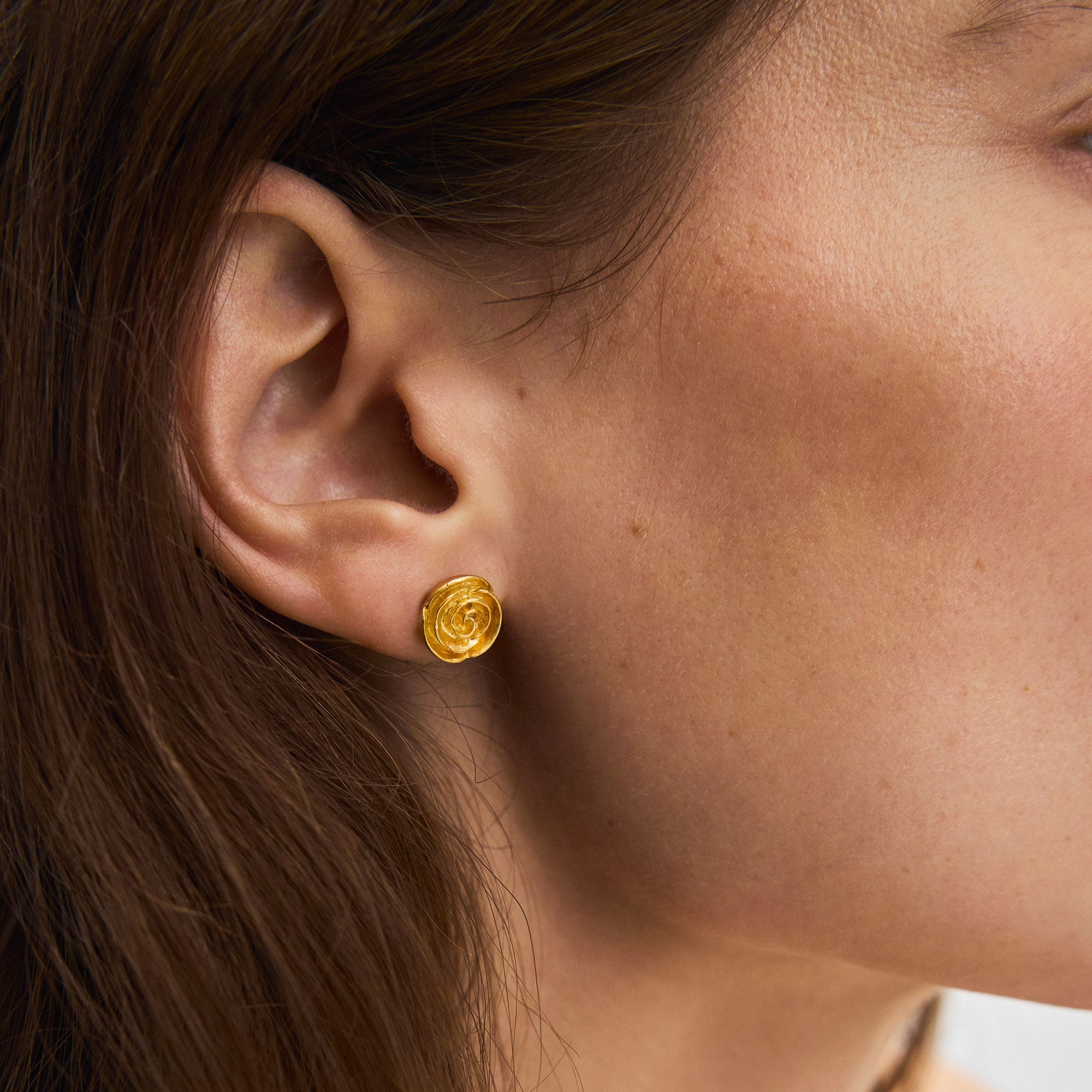 Pernille Corydon Ohrstecker Rose, vergoldet