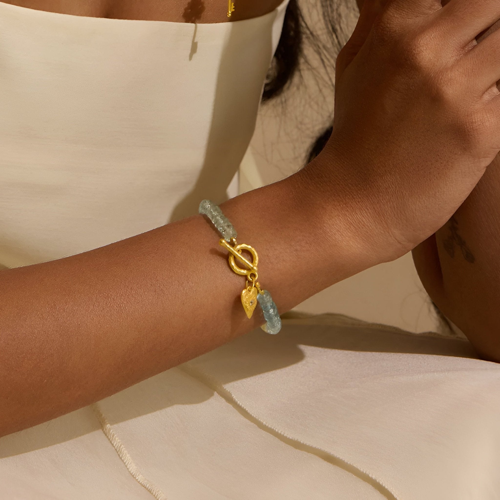 Satya Jewelry Armband Tranquil Spirit Aquamarine Heart Toggle, vergoldet
