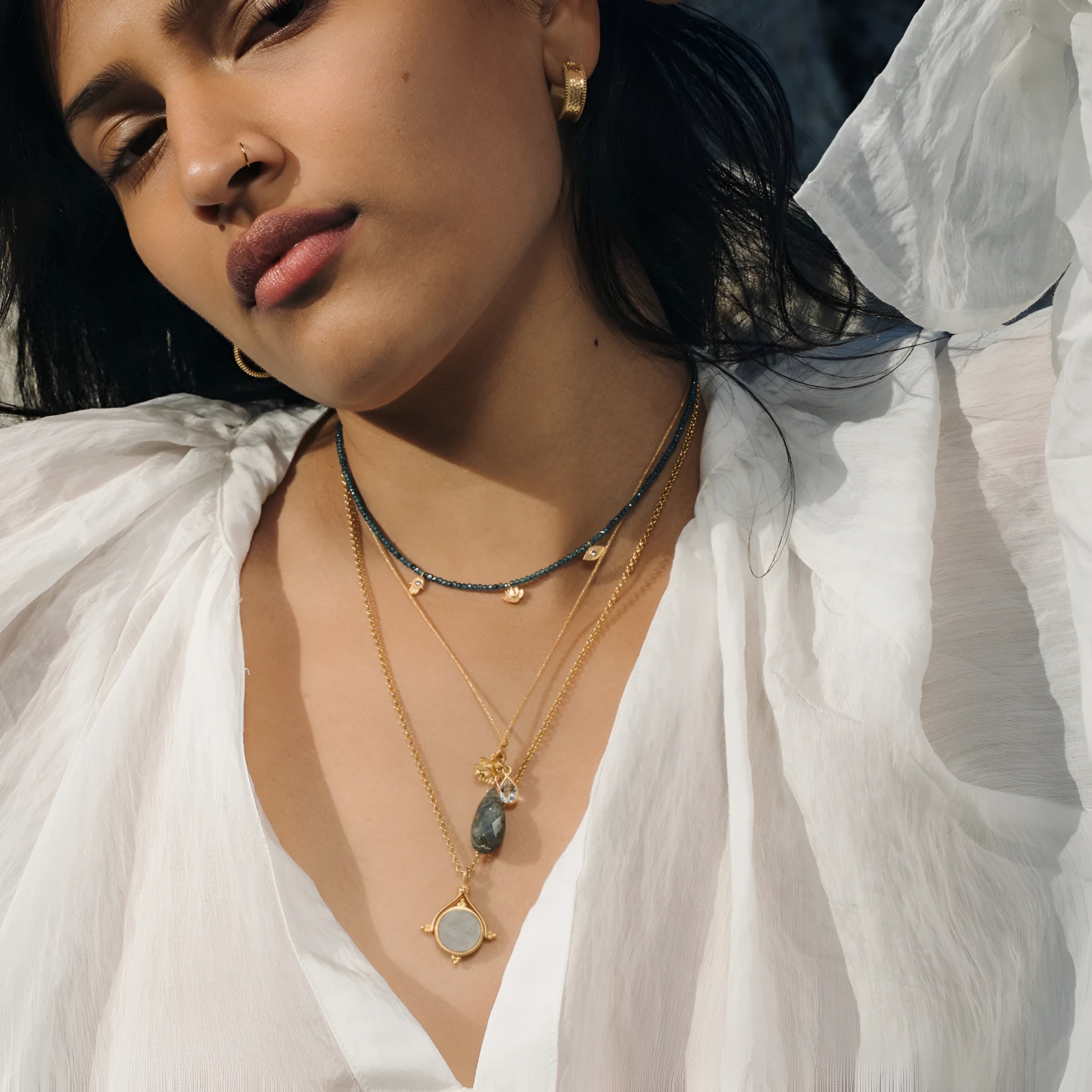 Satya Jewelry Kette Find Your Center Blue Topaz Charm, vergoldet