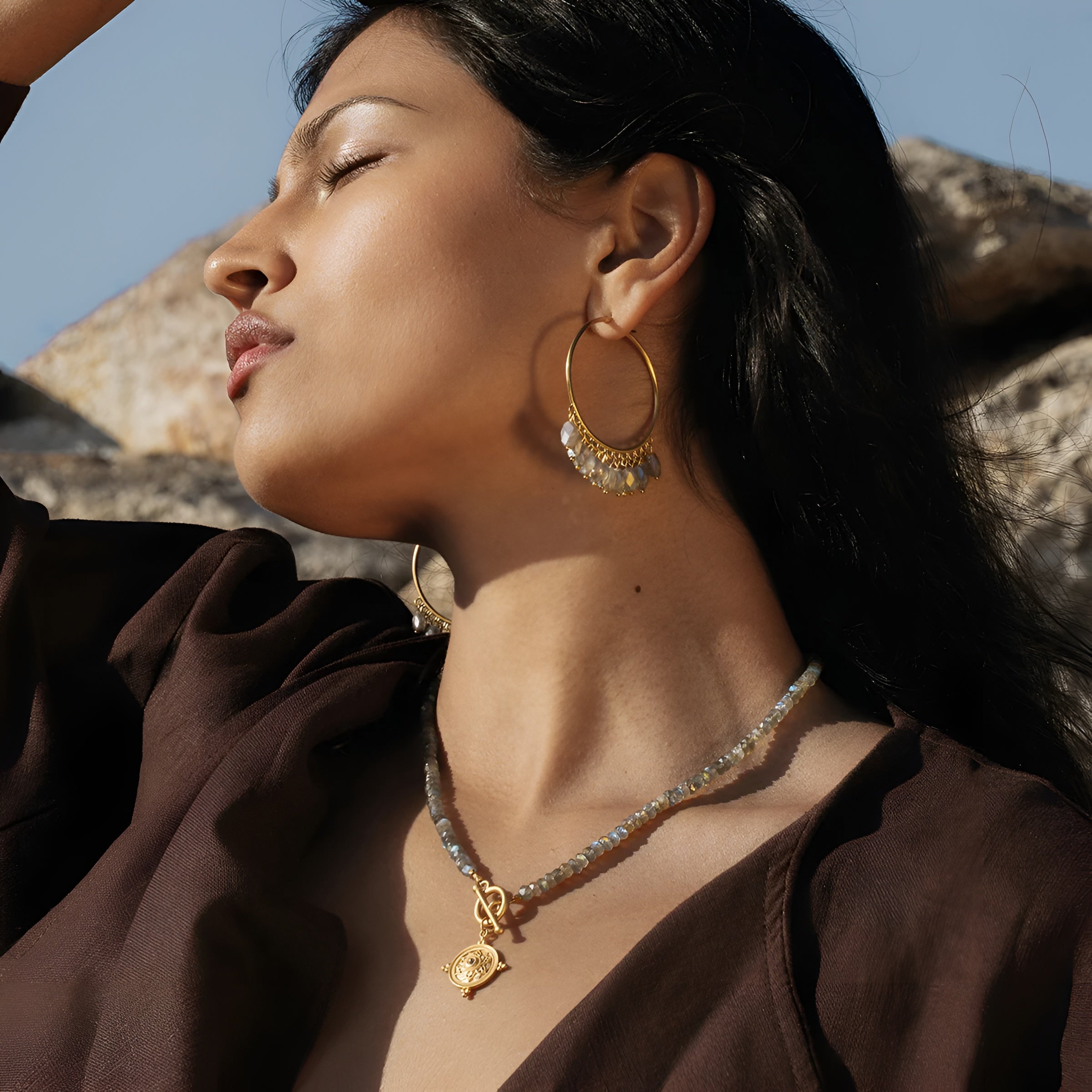 Satya Jewelry Ohrringe Intuitive Path Labradorite Hoop, vergoldet