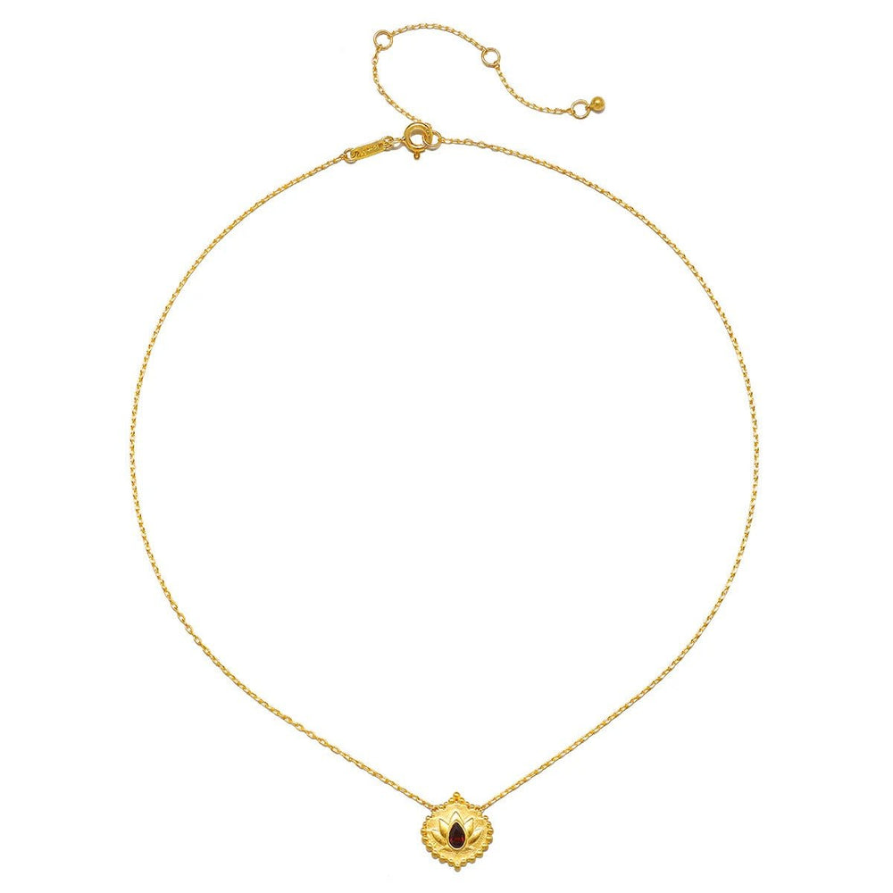 Satya Jewelry Kette Grounded in Strength Garnet Lotus, vergoldet
