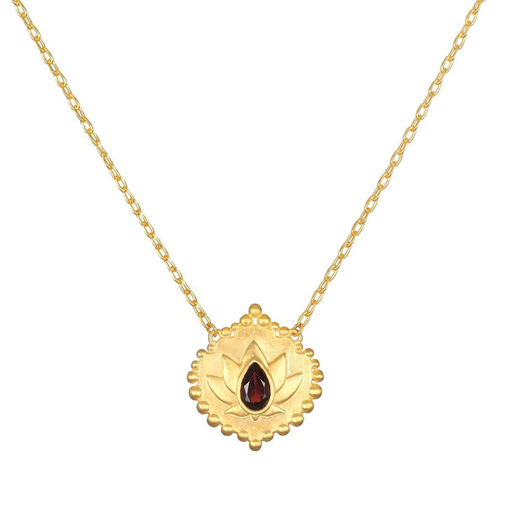 Satya Jewelry Kette Grounded in Strength Garnet Lotus, vergoldet