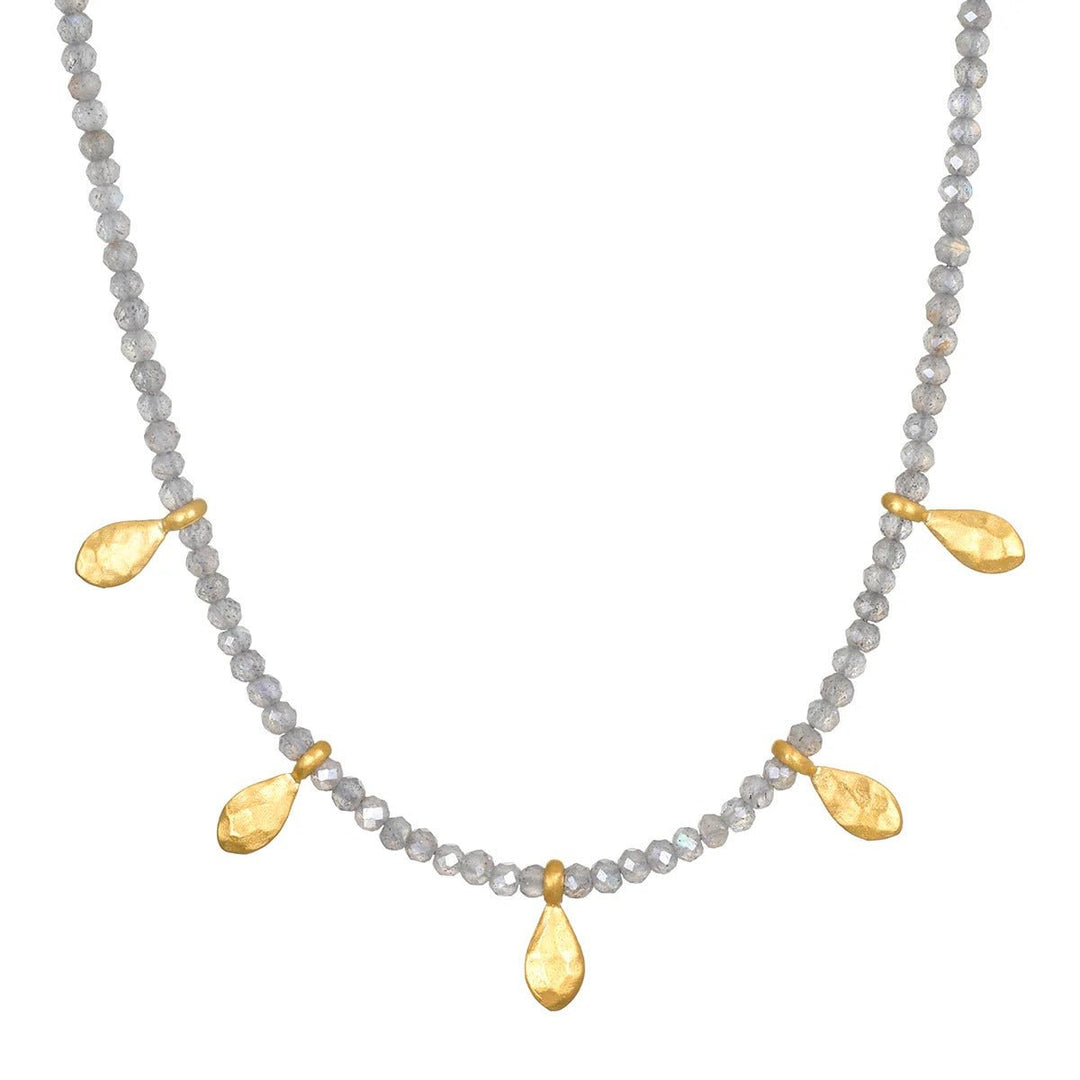 Satya Jewelry Kette Inspired Beginnings Labradorite Petal Beaded, vergoldet
