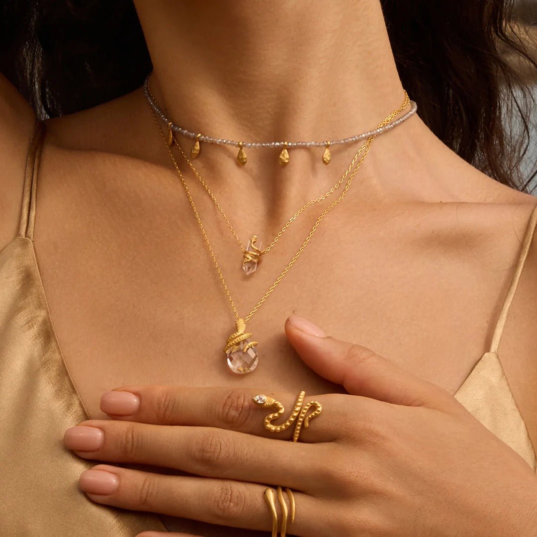 Satya Jewelry Kette Inspired Beginnings Labradorite Petal Beaded, vergoldet