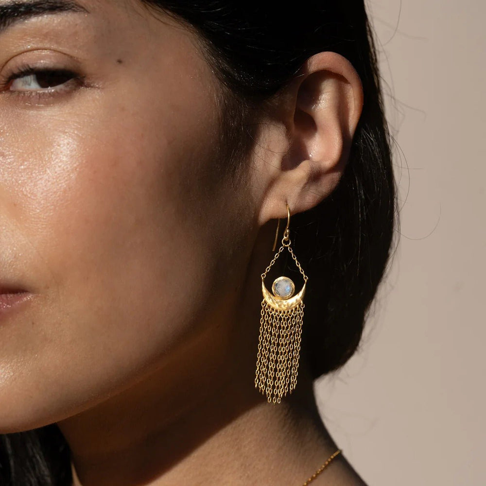 Satya Jewelry Ohrringe Cascade of Starlight Moonstone Fringe Drop, vergoldet