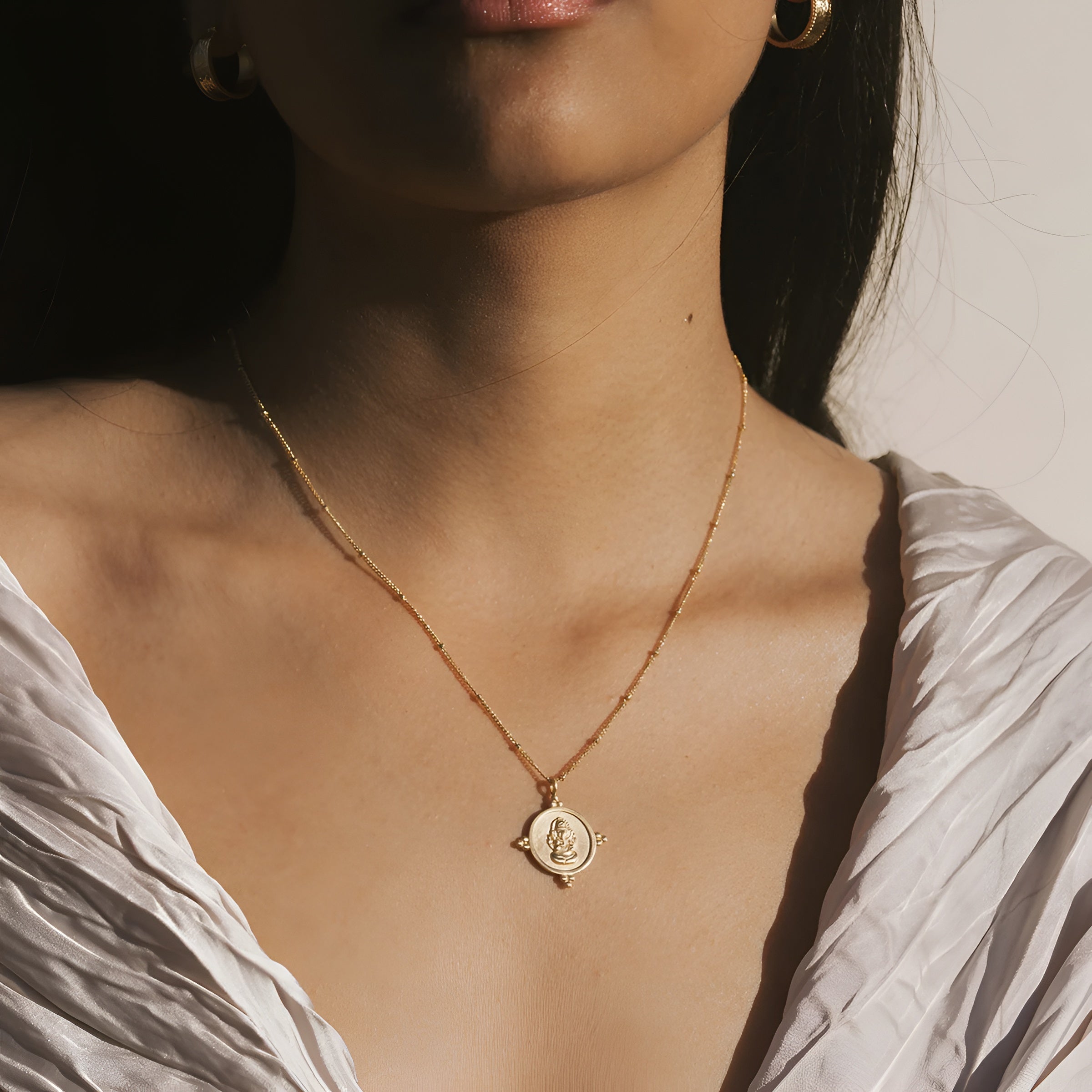 Satya Jewelry Kette Path to Success Hindu God Ganesha Coin, vergoldet