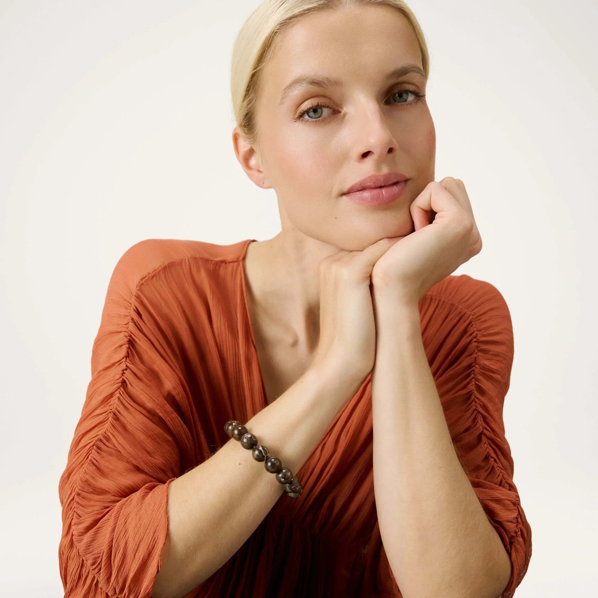 Vanessa Baroni Armband Mini Beads Flex, dark brown marble, vergoldet