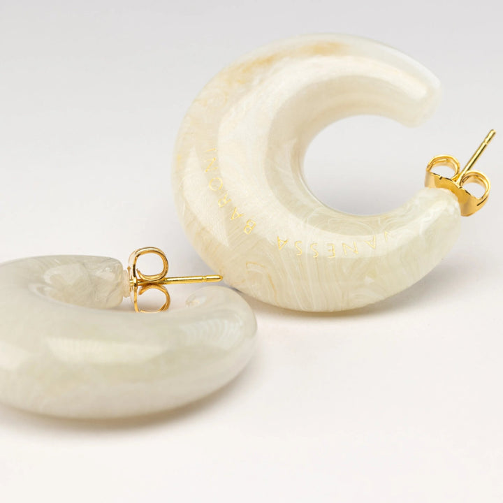 Vanessa Baroni Creolen Moon, pearl marble, vergoldet