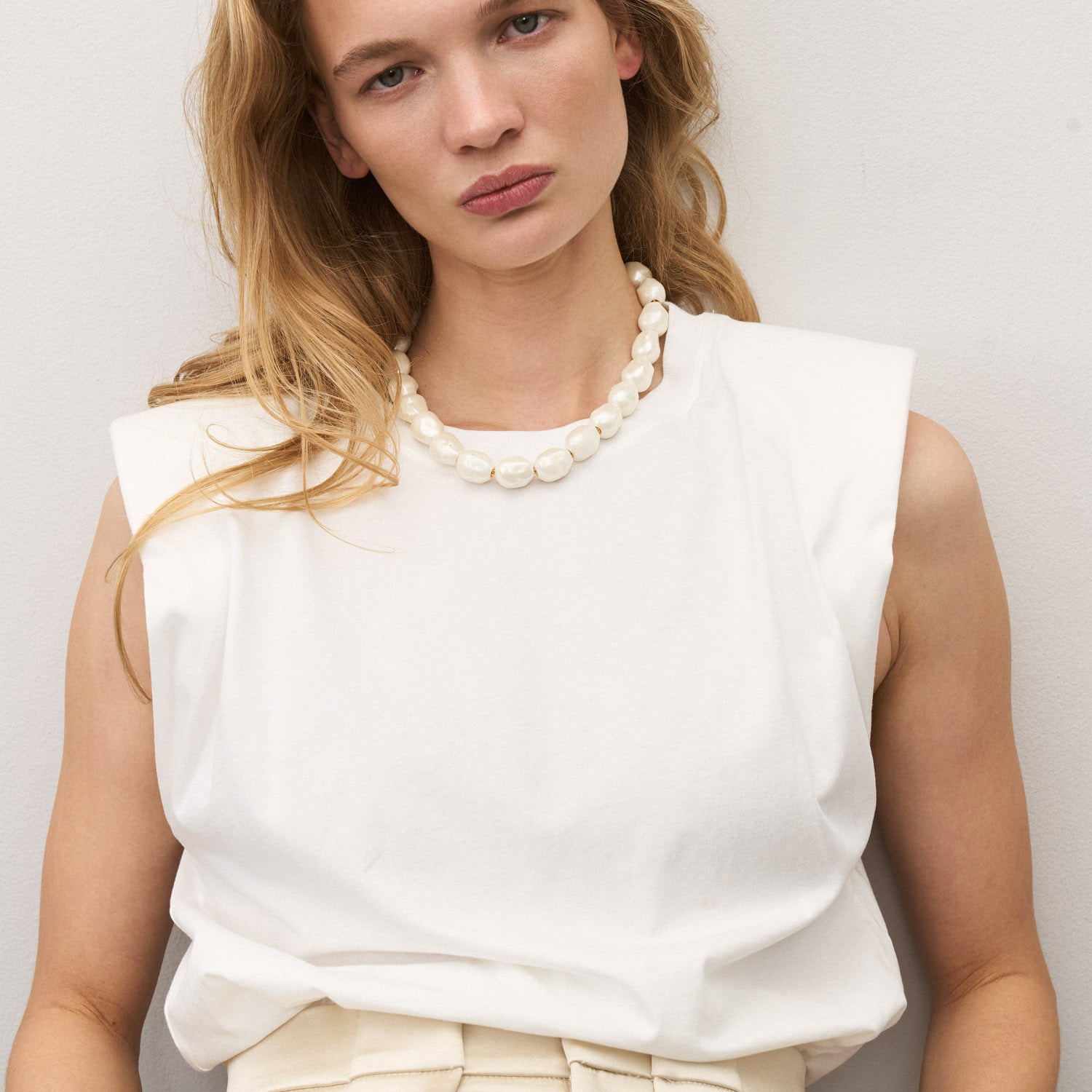 Vanessa Baroni Kette Organic Pearl Short, pearl, vergoldet