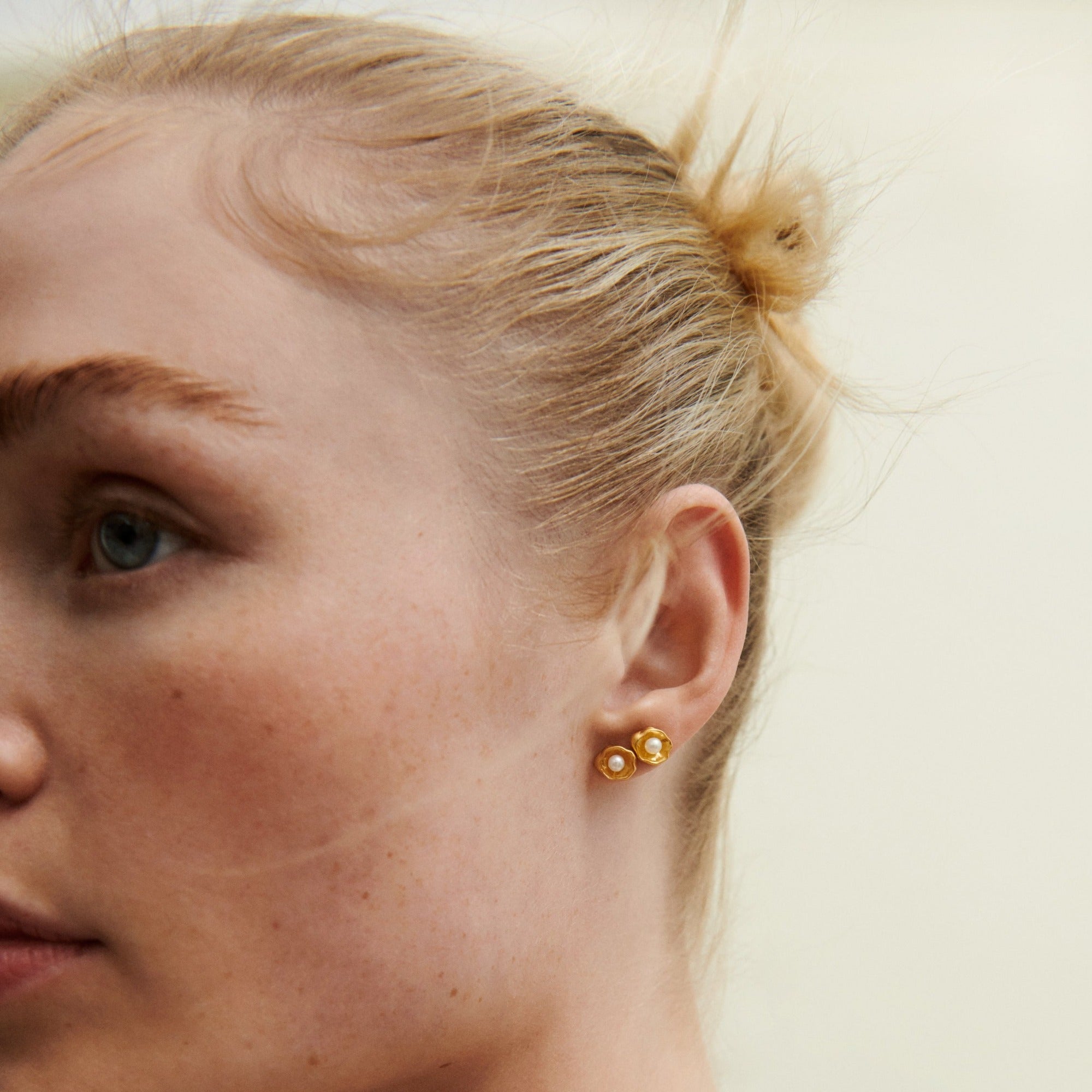 Pernille Corydon Ohrstecker Hidden Pearl, Silber