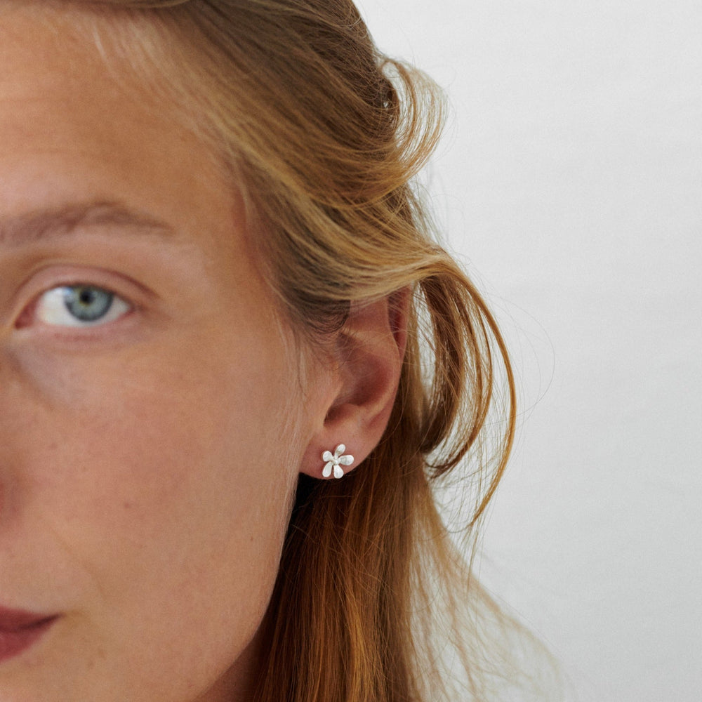 Pernille Corydon Ohrstecker Wild Poppy, Silber