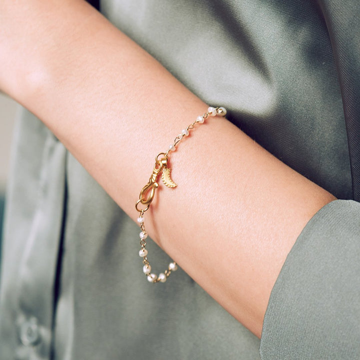 Satya Jewelry Armband Scatter Light Moon Pearl Chain, vergoldet