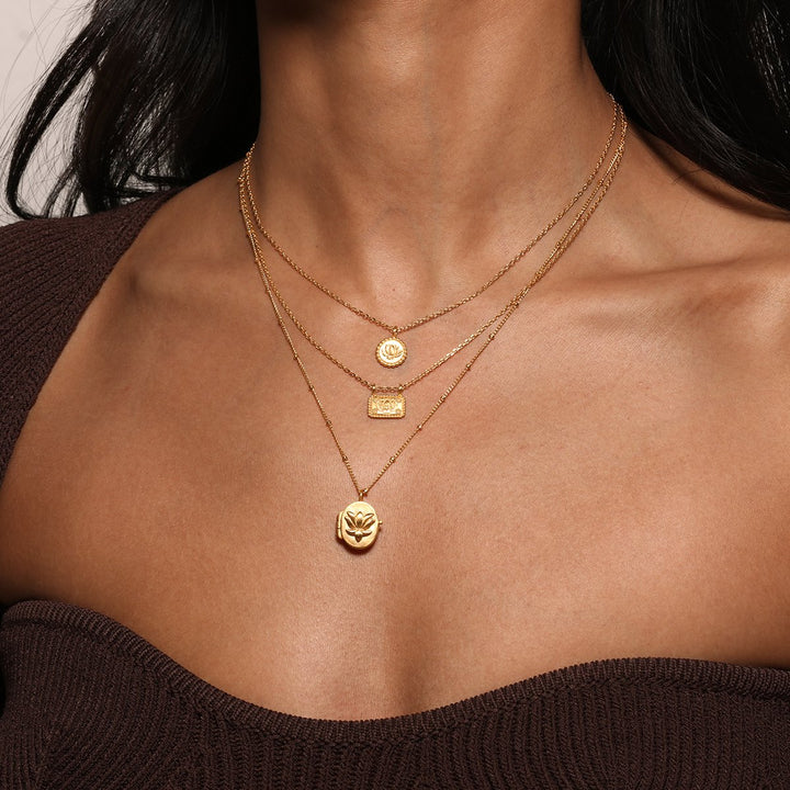 Satya Jewelry Kette Emerging Potential Lotus, vergoldet