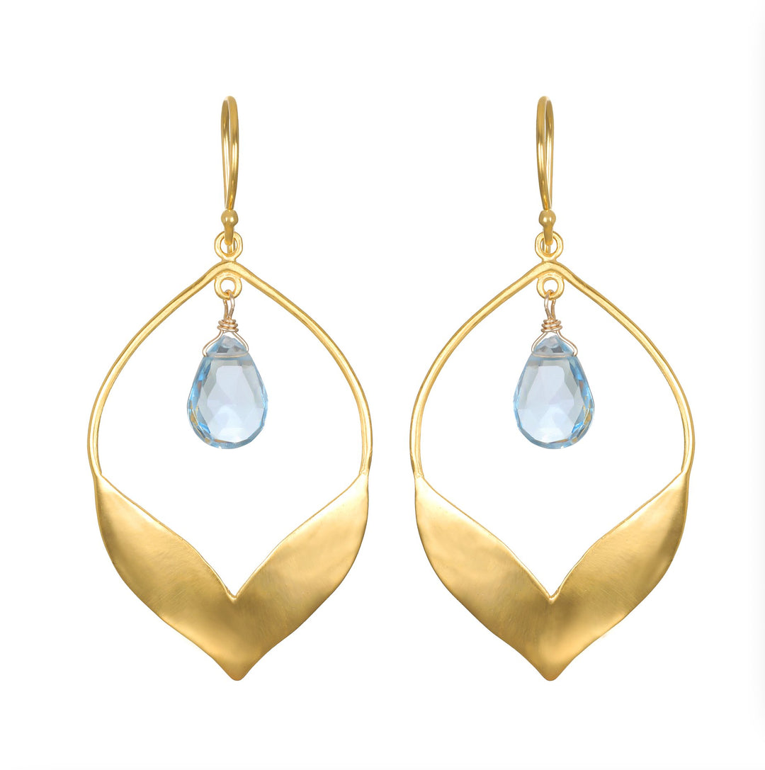 Satya Jewelry Ohrringe Transformed by Compassion Lotus Blue Topaz, vergoldet